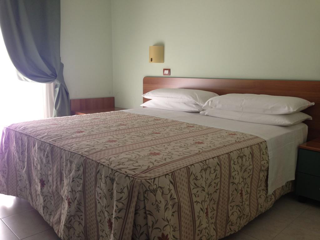 La Perla B&B Hotel Розето дели Абруци Екстериор снимка