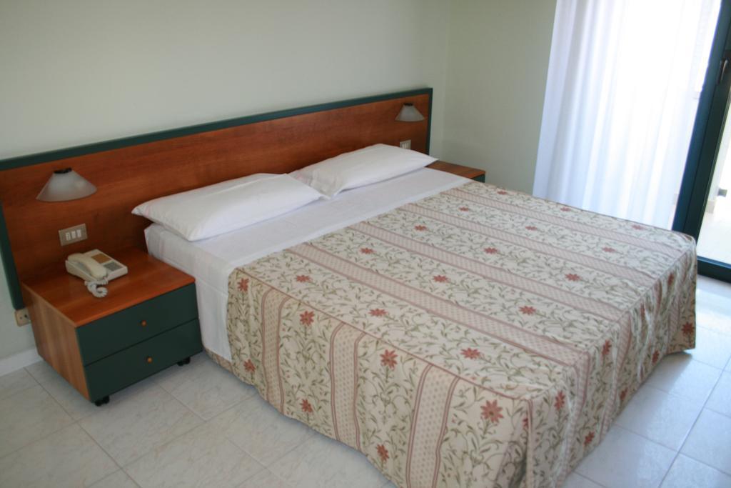 La Perla B&B Hotel Розето дели Абруци Екстериор снимка